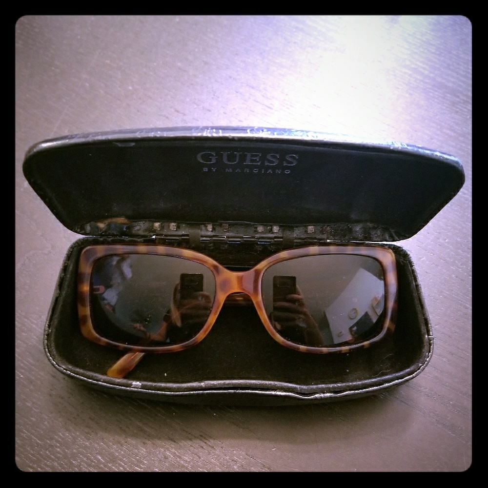 PRICE DROP! Guess sunglasses